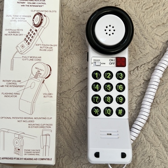 New Easy to Use One-Piece Telephone with Extra Loud Volume Boost,Corded Landline - Picture 2 of 16